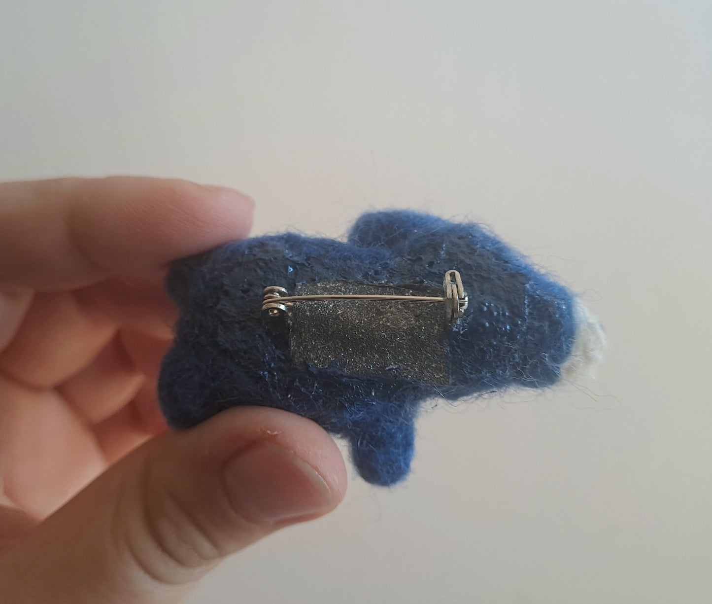 Oink the Pig - handfelted brooch/pin